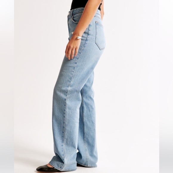 abercrombie & fitch The 90s Relaxed Jean
High Rise curve love 28/ 6s - Picture 8 of 11